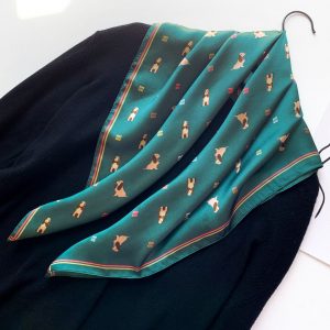 Foulard carré QUEEN 1